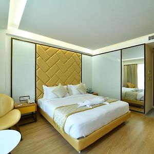 The President Hotel, Kumarapark